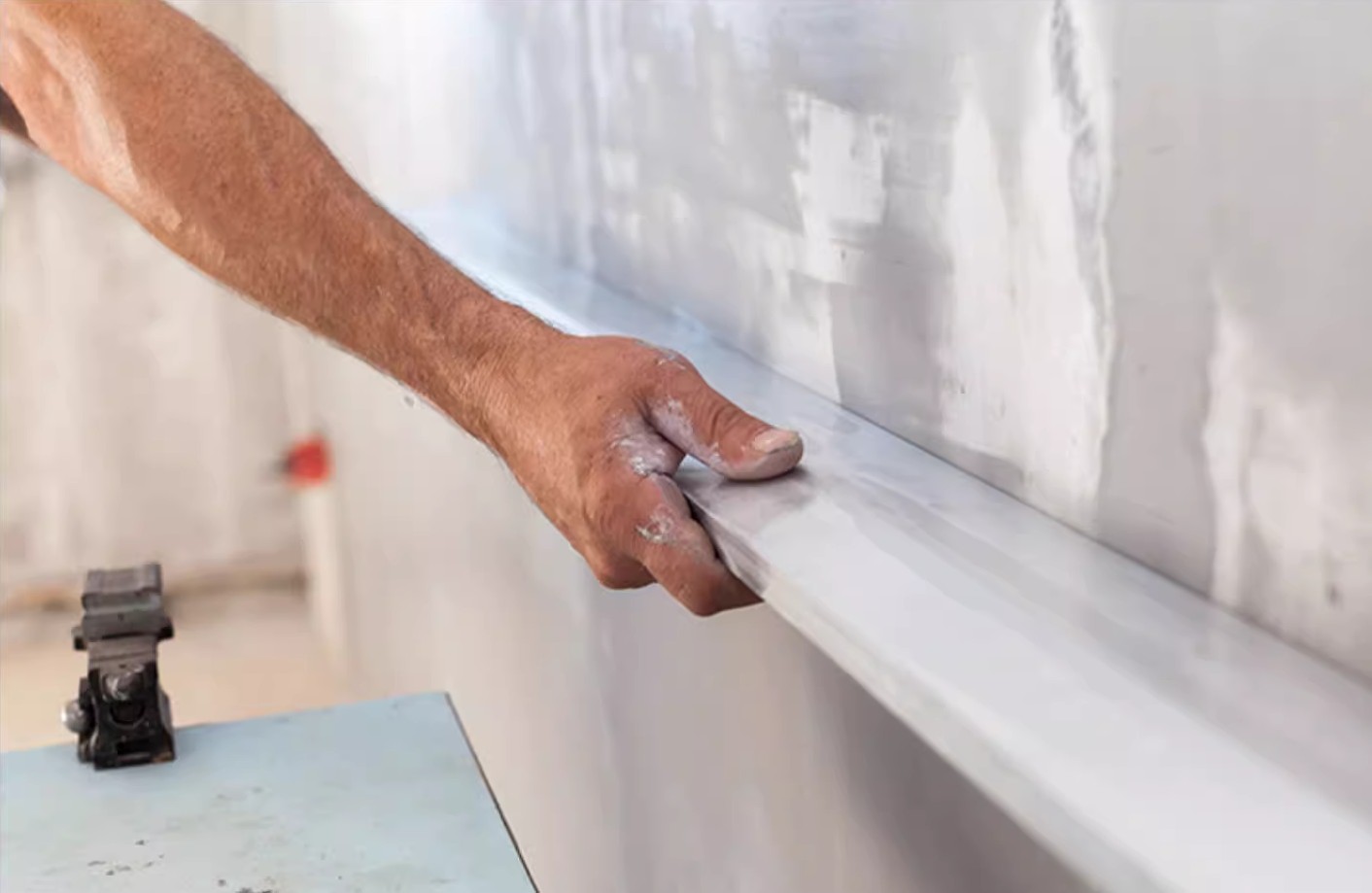 how to use Aluminum Feather Edge Tool