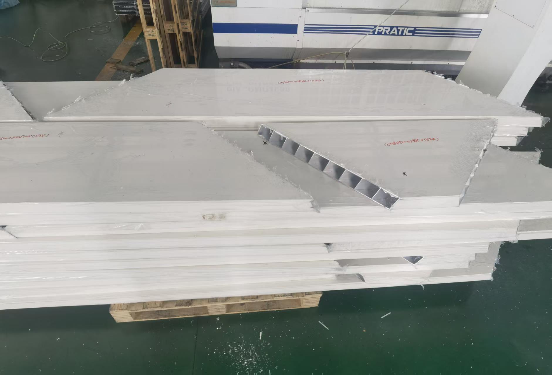 Aluminum Profile with Angle Cut