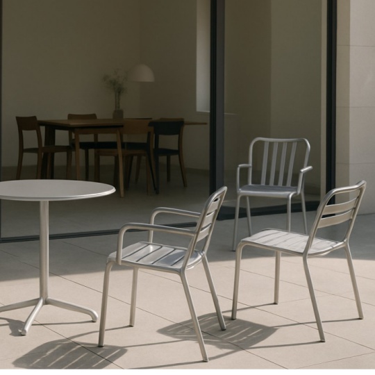 Aluminum Chairs Decoded: What Lasts, What Fails, What Fits